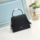 Bolsa Valentino VLogo Preta em Palha Trançada – Sofisticação Atemporal com Toque Artesanal