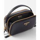 Mini Bolsa Prada Odette em Couro
